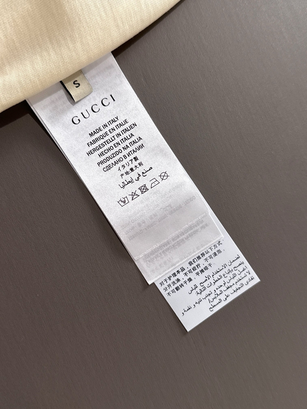 ブランドTシャツ着用イメージ